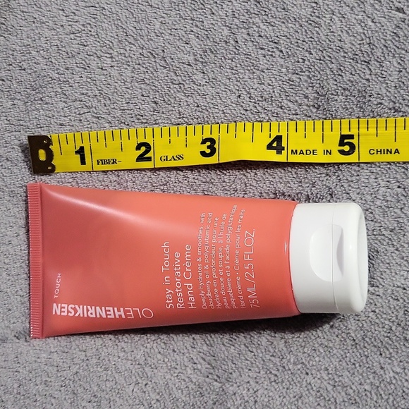 NIB Ole Henriksen Stay In Touch Restorative Hand Creme (Hygge Hotel) - Picture 11 of 11